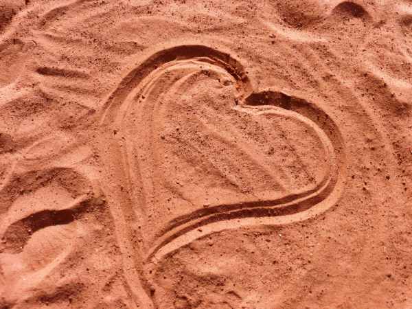 heart love sand